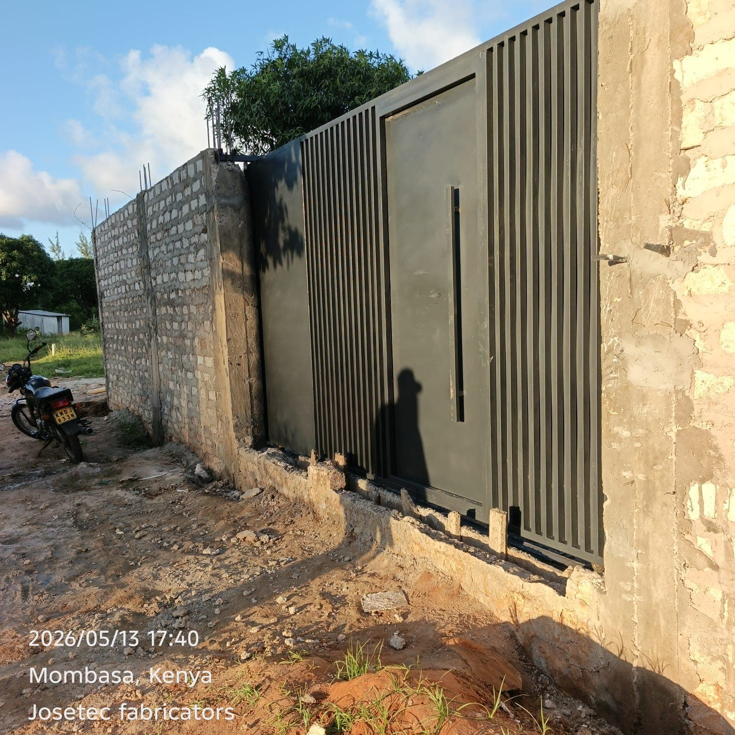 Steel windows with burglar-proof grilles