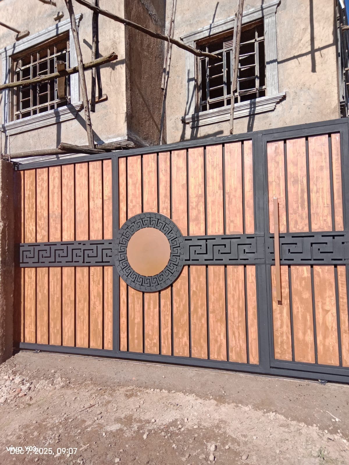 Custom steel gate fabricated and installed by Josetec